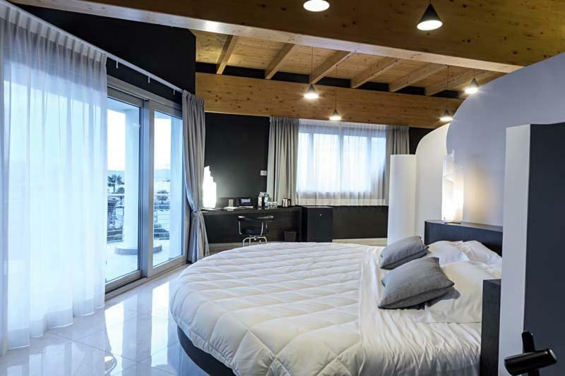 Borgo San Barbato Resort Spa & Golf Lavello Экстерьер фото
